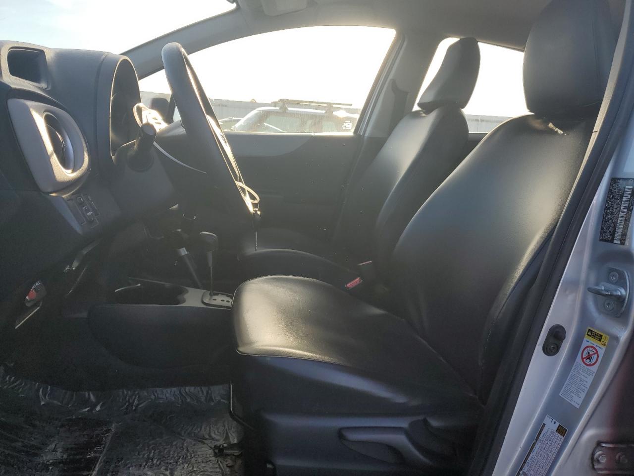 2012 Toyota Yaris - Image 7