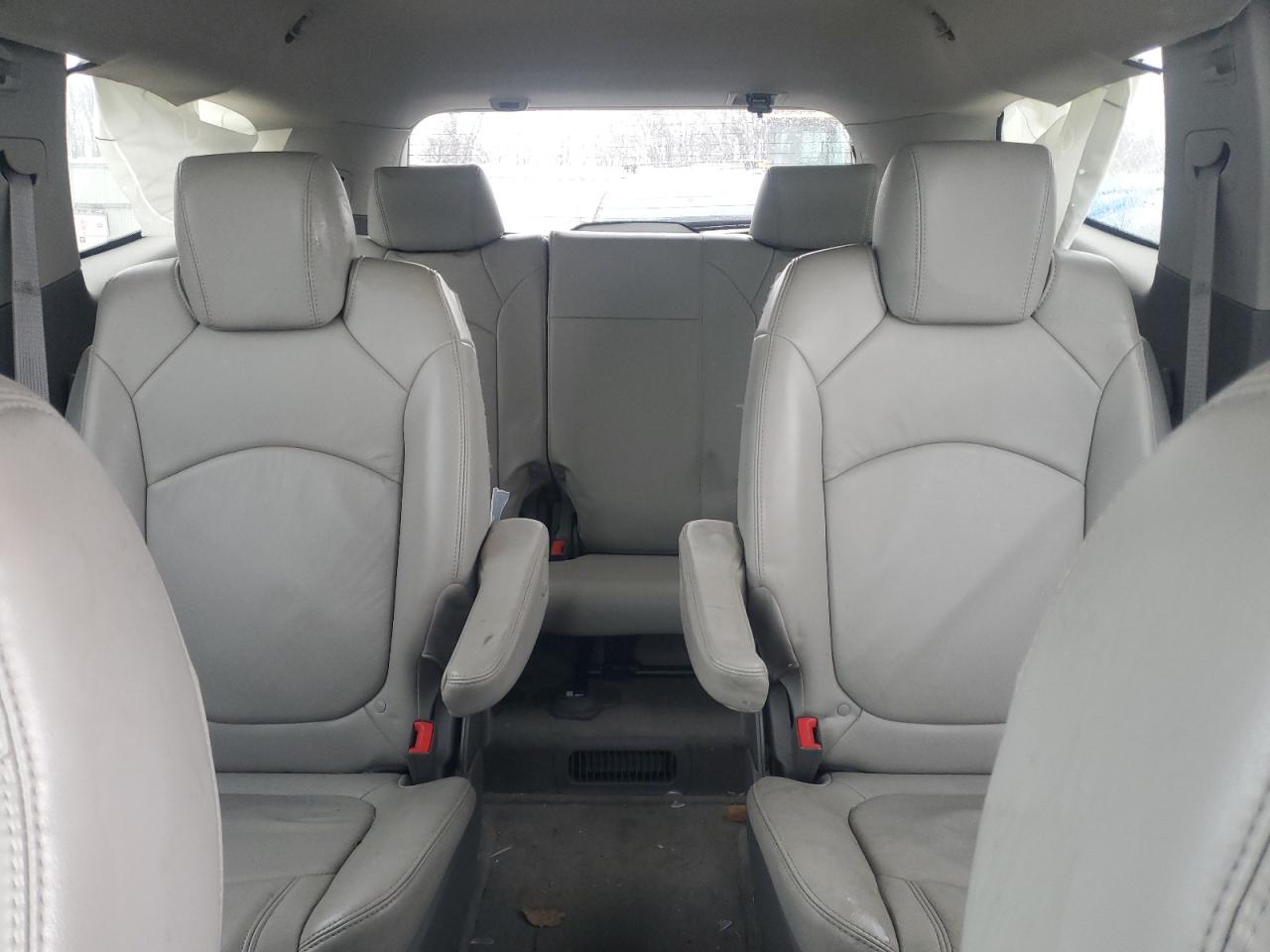 2009 Chevrolet Traverse - Image 10