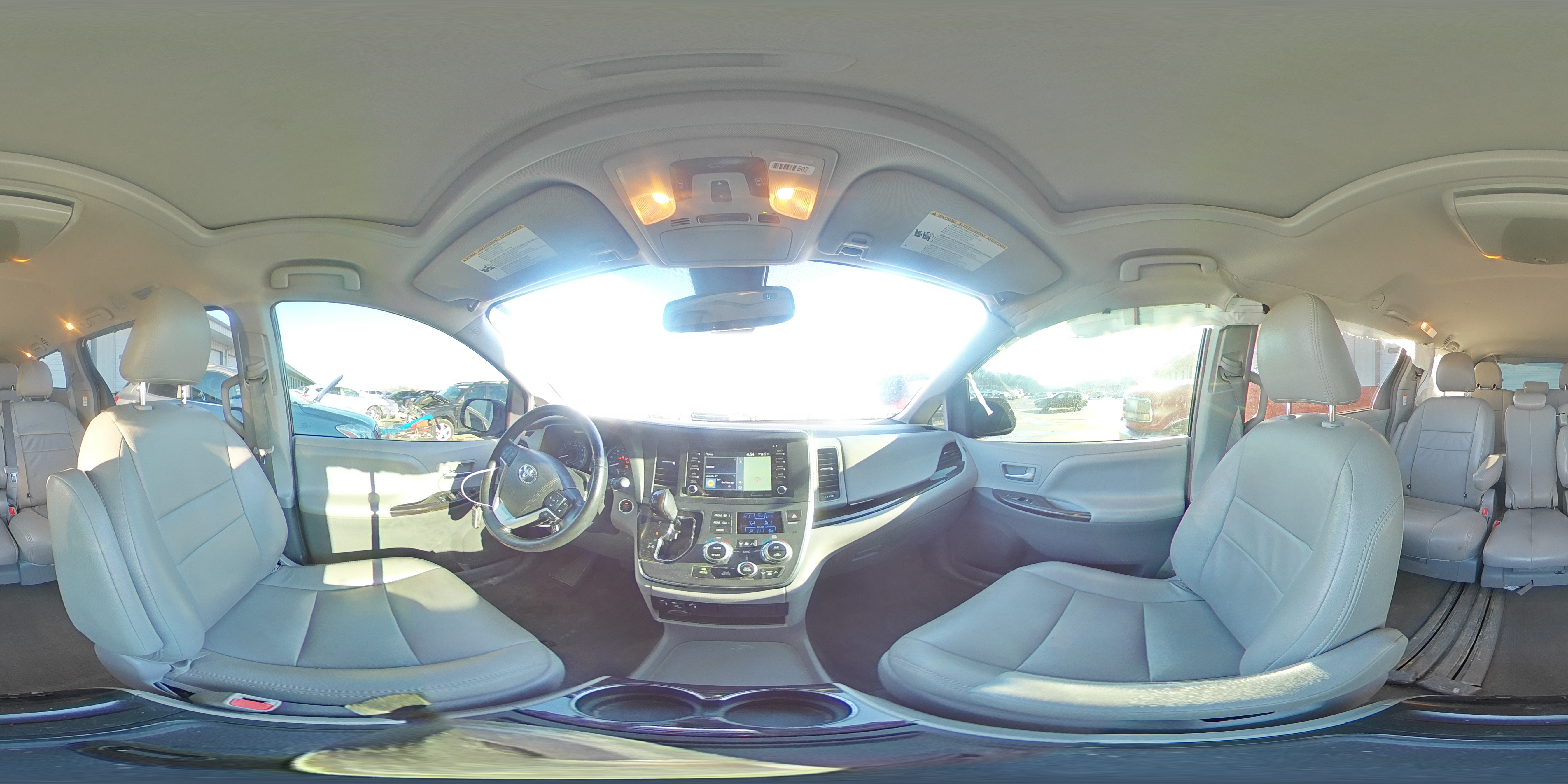 2018 Toyota Sienna - Image 13