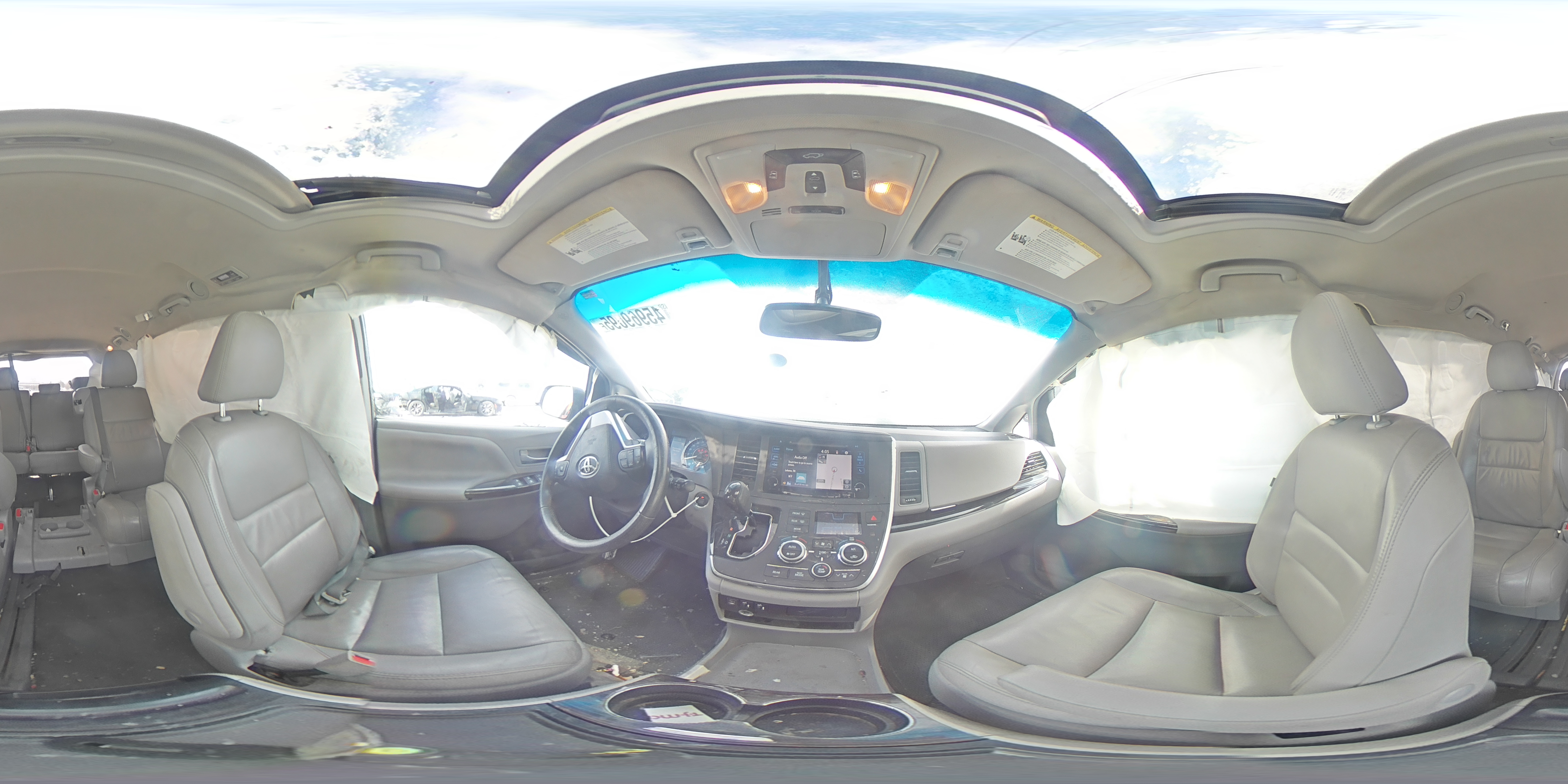 2015 Toyota Sienna - Image 14