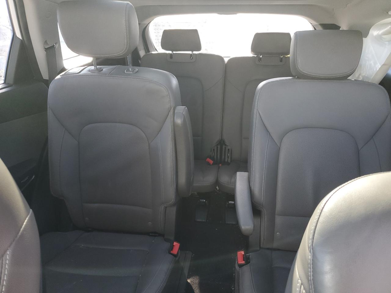 2019 Hyundai Santa Fe - Image 10