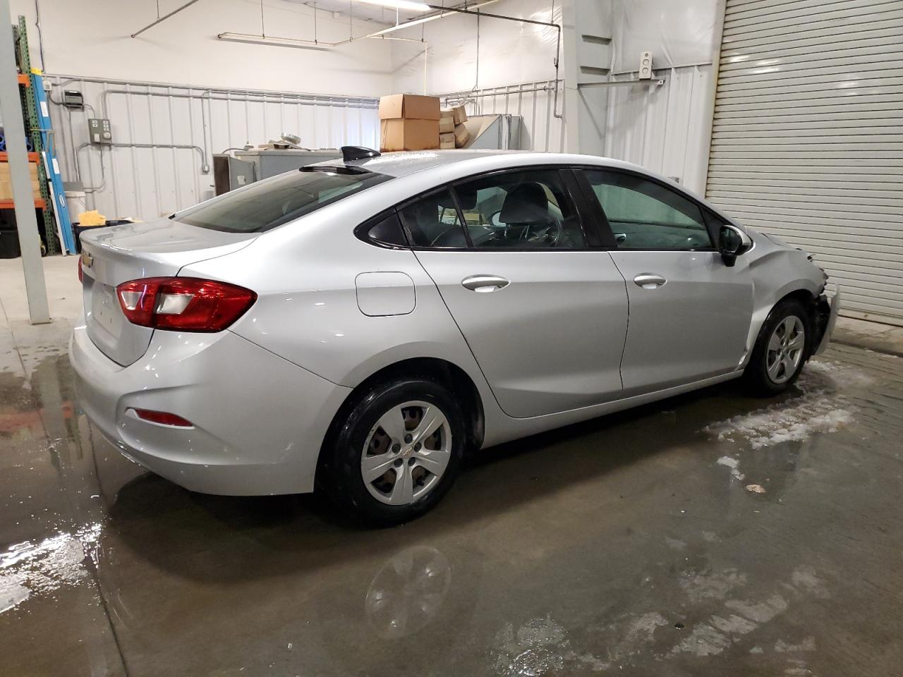 2018 Chevrolet Cruze - Image 3
