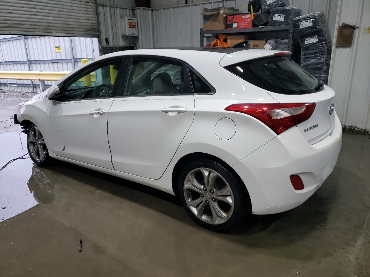 2013 Hyundai Elantra - Image 2