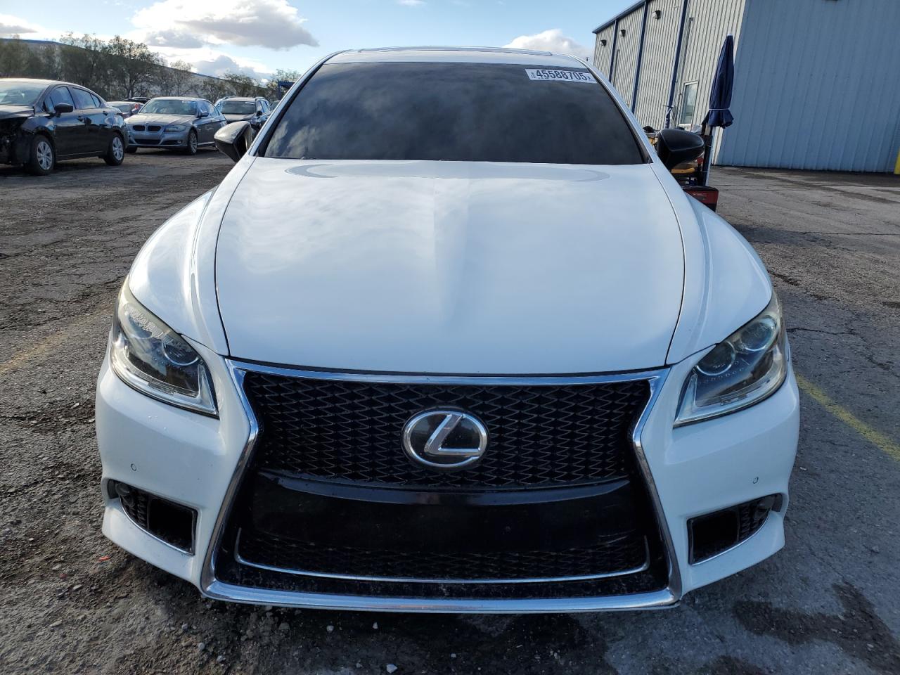 2015 Lexus LS - Image 5