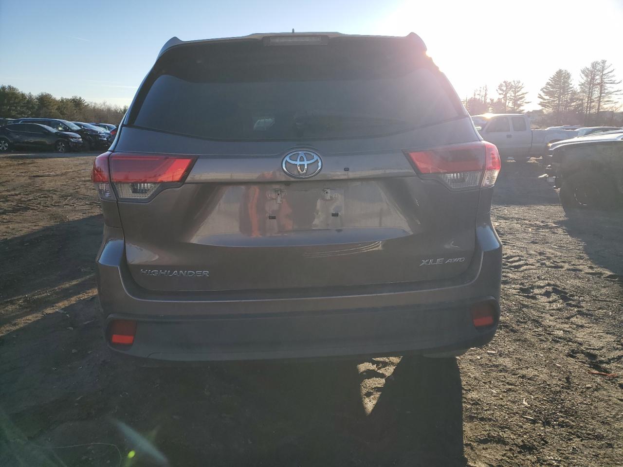 2018 Toyota Highlander - Image 6