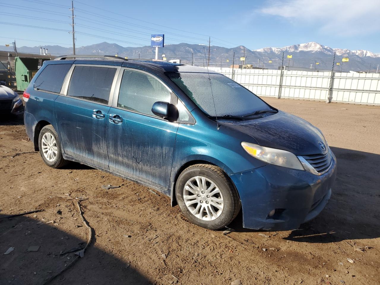 2012 Toyota Sienna - Image 4