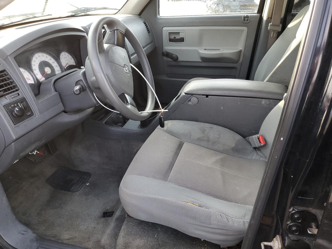 2005 Dodge Dakota - Image 7