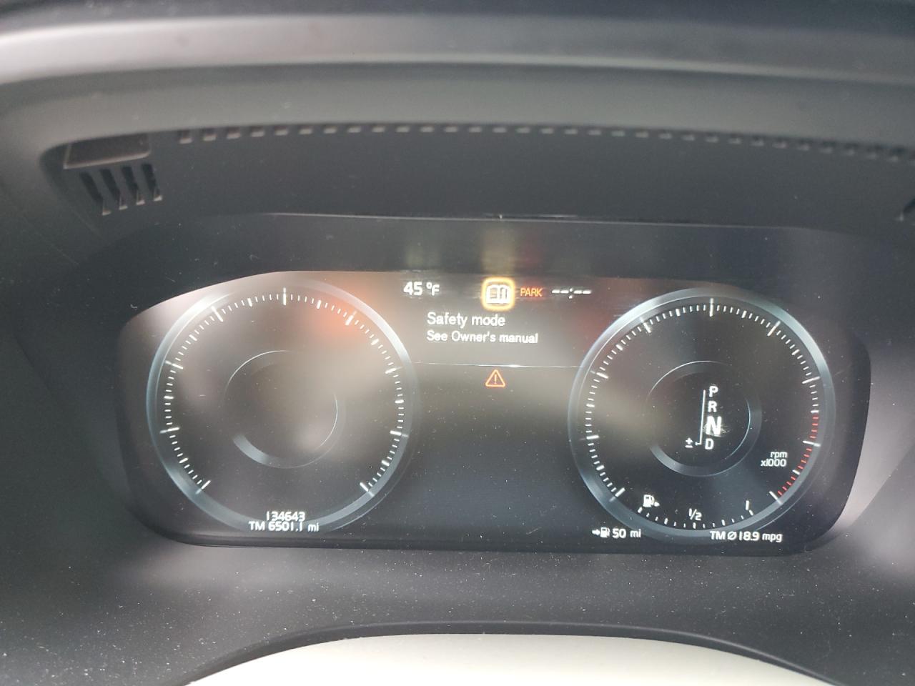 2018 Volvo XC60 - Image 9