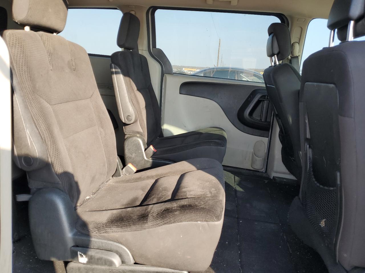 2018 Dodge Caravan - Image 11
