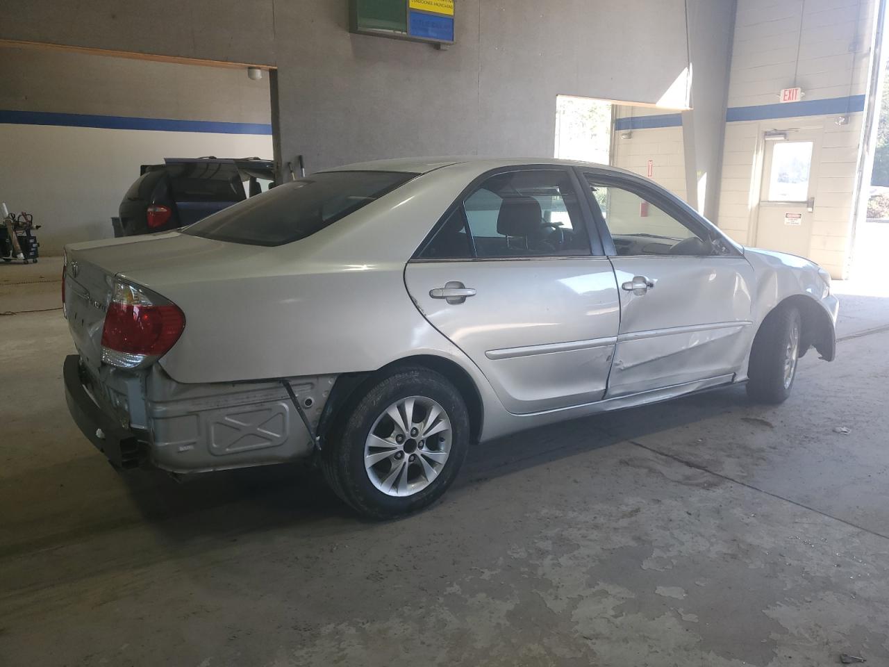 2005 Toyota Camry - Image 3