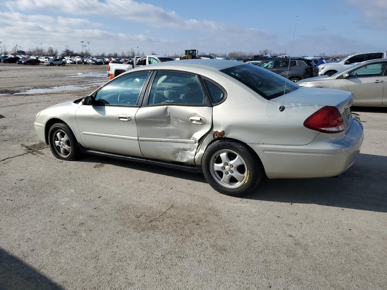 2004 Ford Taurus - Image 2