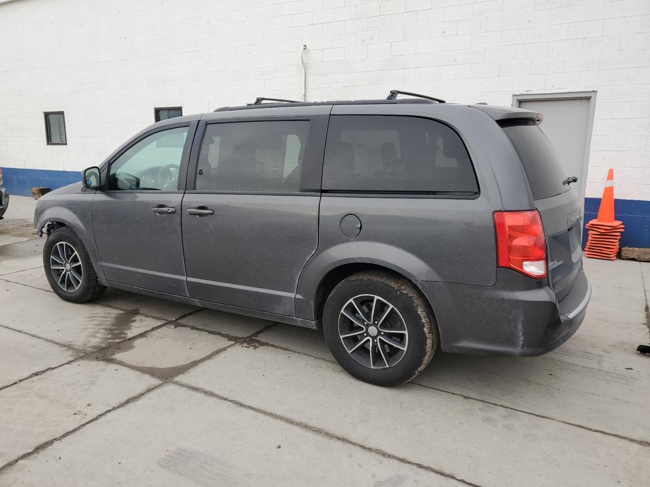 2018 Dodge Caravan - Image 2