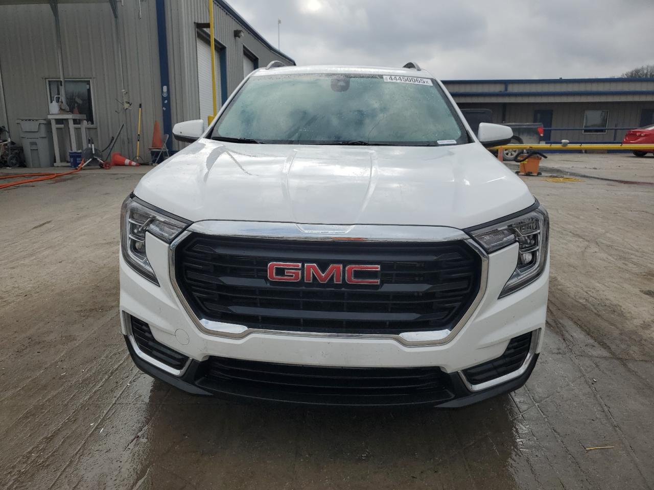 2022 GMC Terrain - Image 5