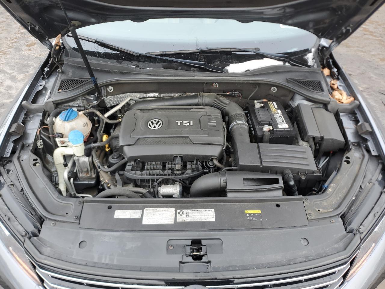 2017 Volkswagen Passat - Image 11