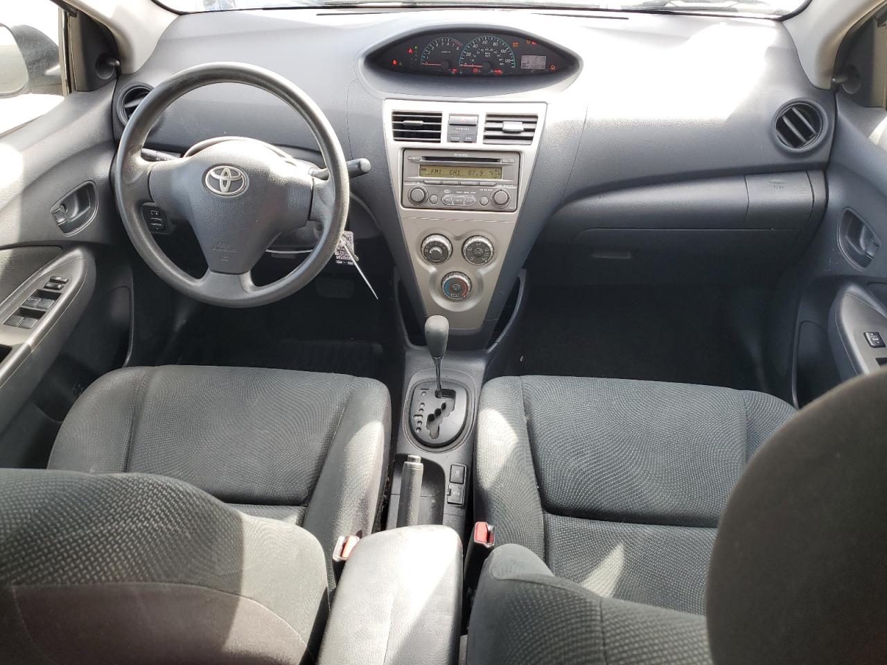 2012 Toyota Yaris - Image 8