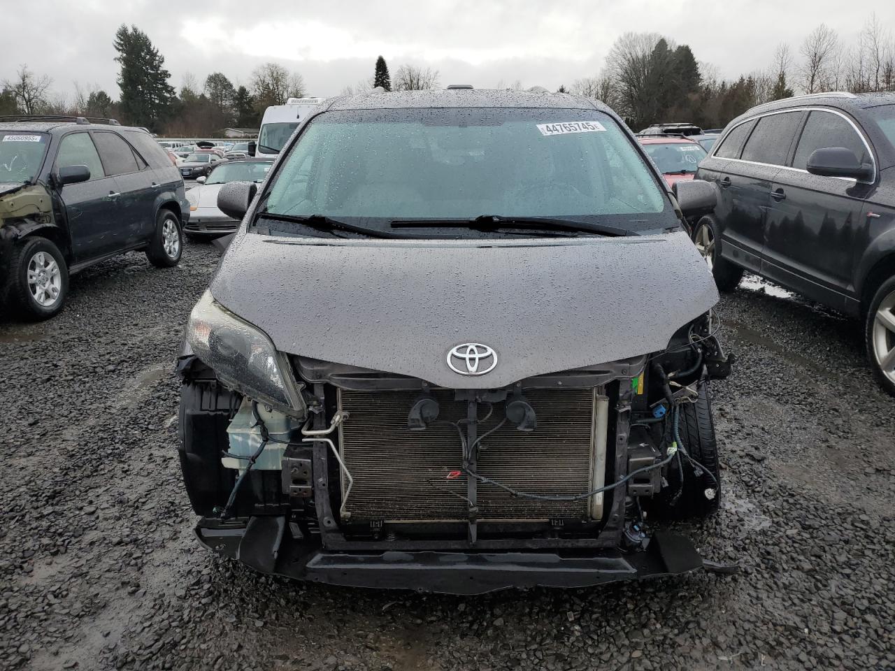 2011 Toyota Sienna - Image 5