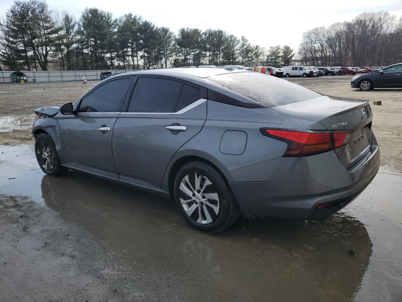 2020 Nissan Altima - Image 2