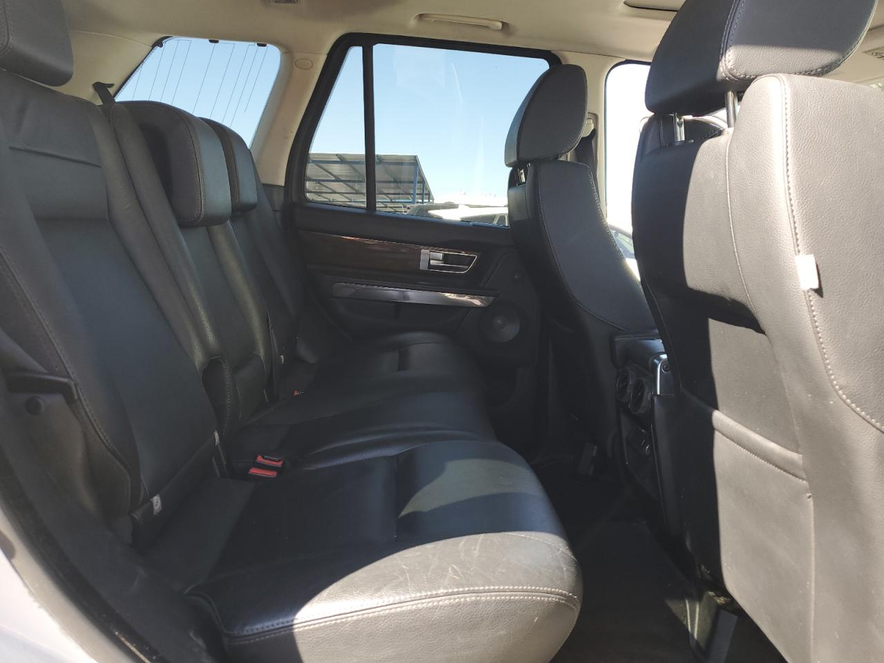 2010 Land Rover Range Rover - Image 11