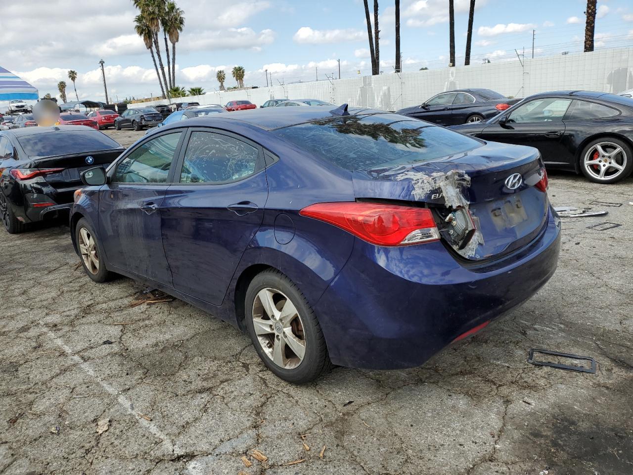2012 Hyundai Elantra - Image 2