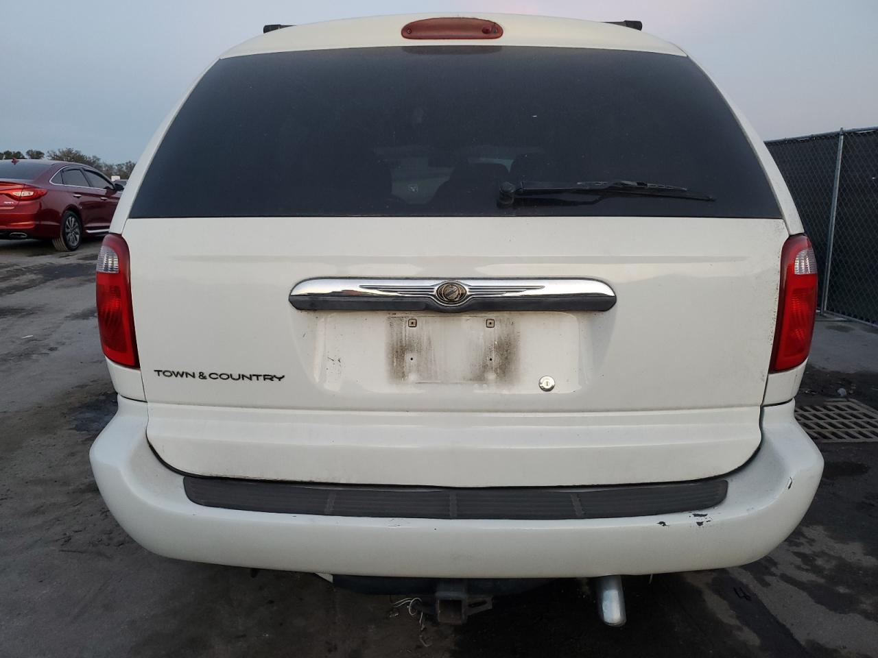 2006 Chrysler Town & Country - Image 6