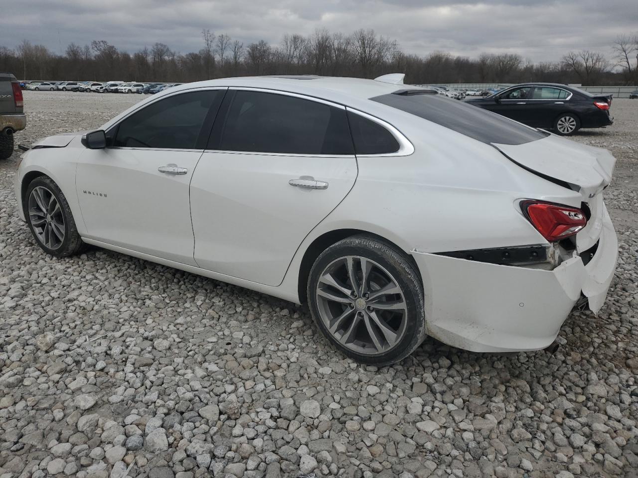 2019 Chevrolet Malibu - Image 2