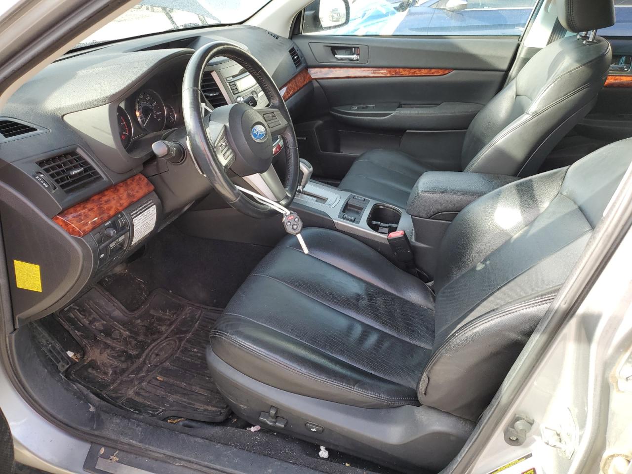 2010 Subaru Outback - Image 7