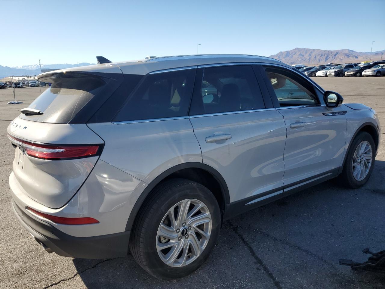 2022 Lincoln Corsair - Image 3