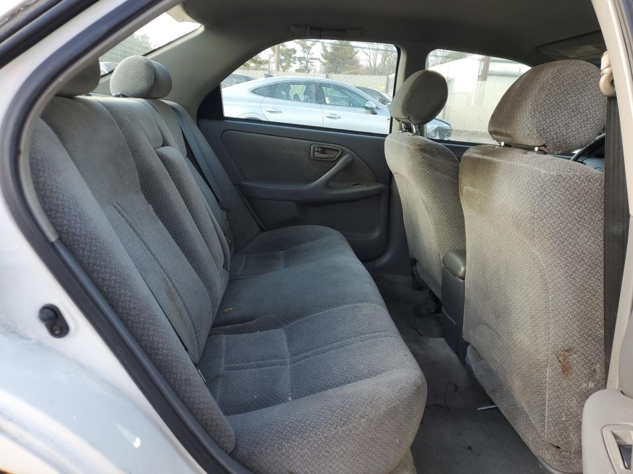 2000 Toyota Camry - Image 10