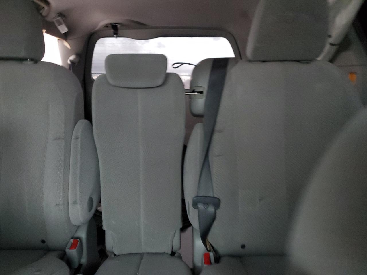 2013 Toyota Sienna - Image 10