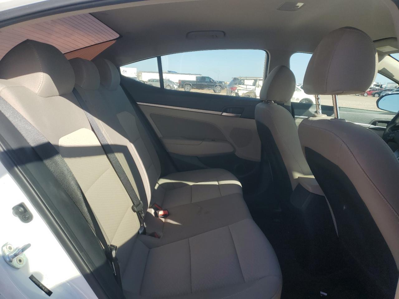 2019 Hyundai Elantra - Image 10