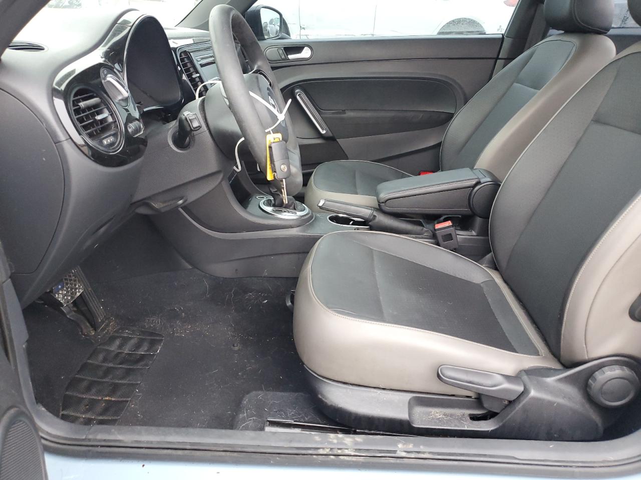 2015 Volkswagen Beetle - Image 7