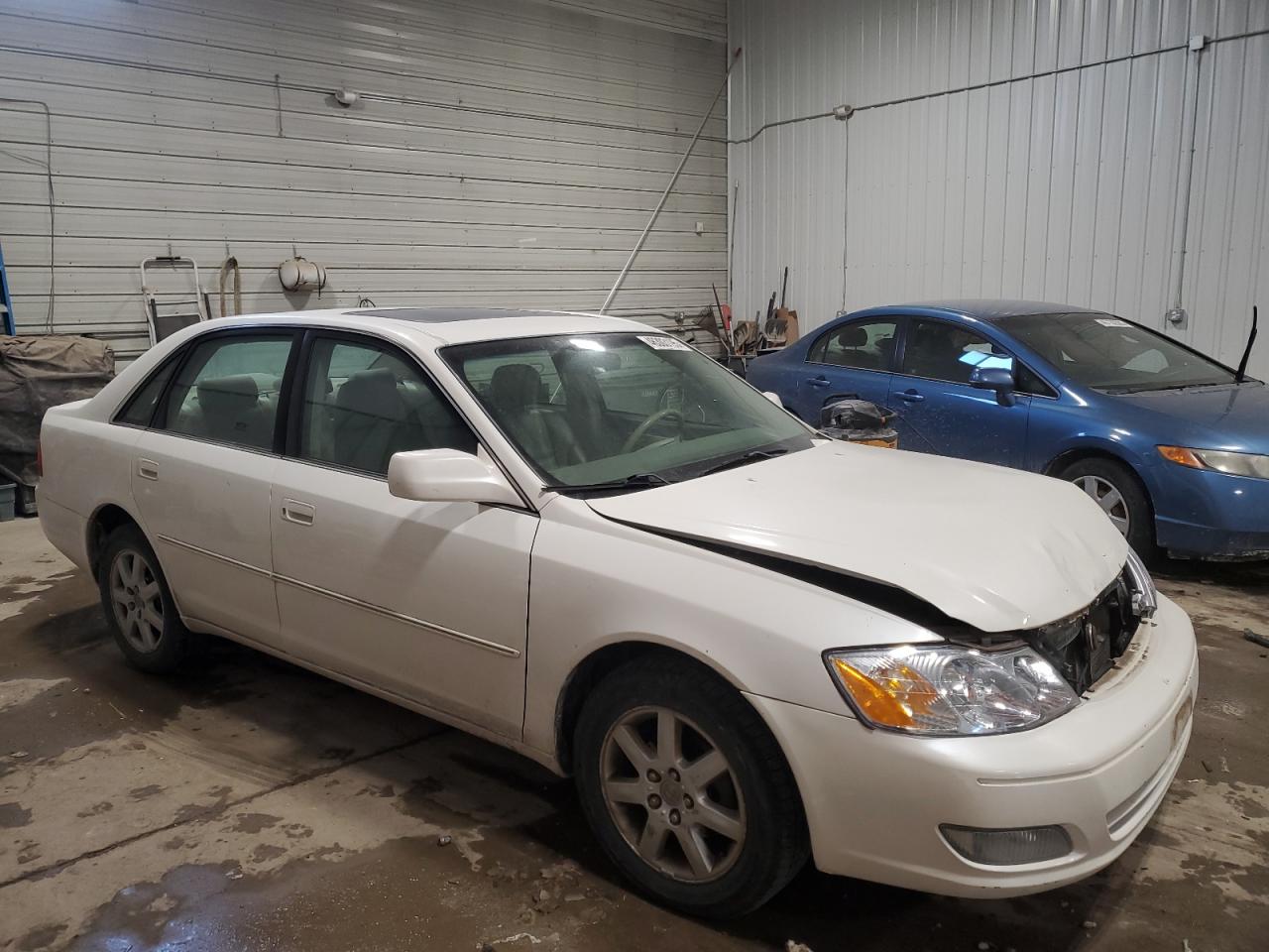 2001 Toyota Avalon - Image 4