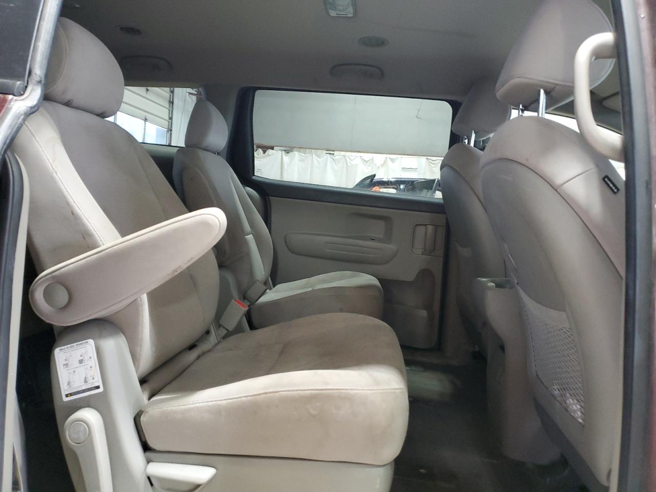 2015 Kia Sedona - Image 11