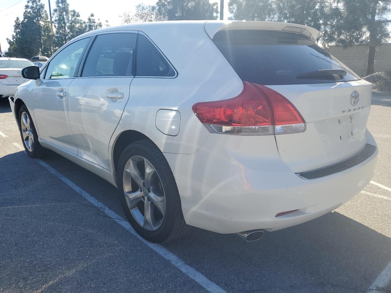 2011 Toyota Venza - Image 2