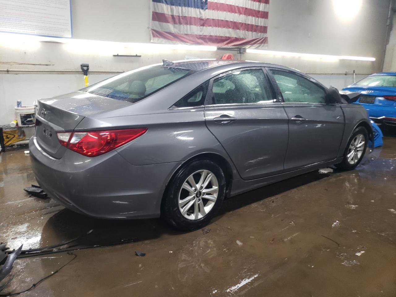 2013 Hyundai Sonata - Image 3