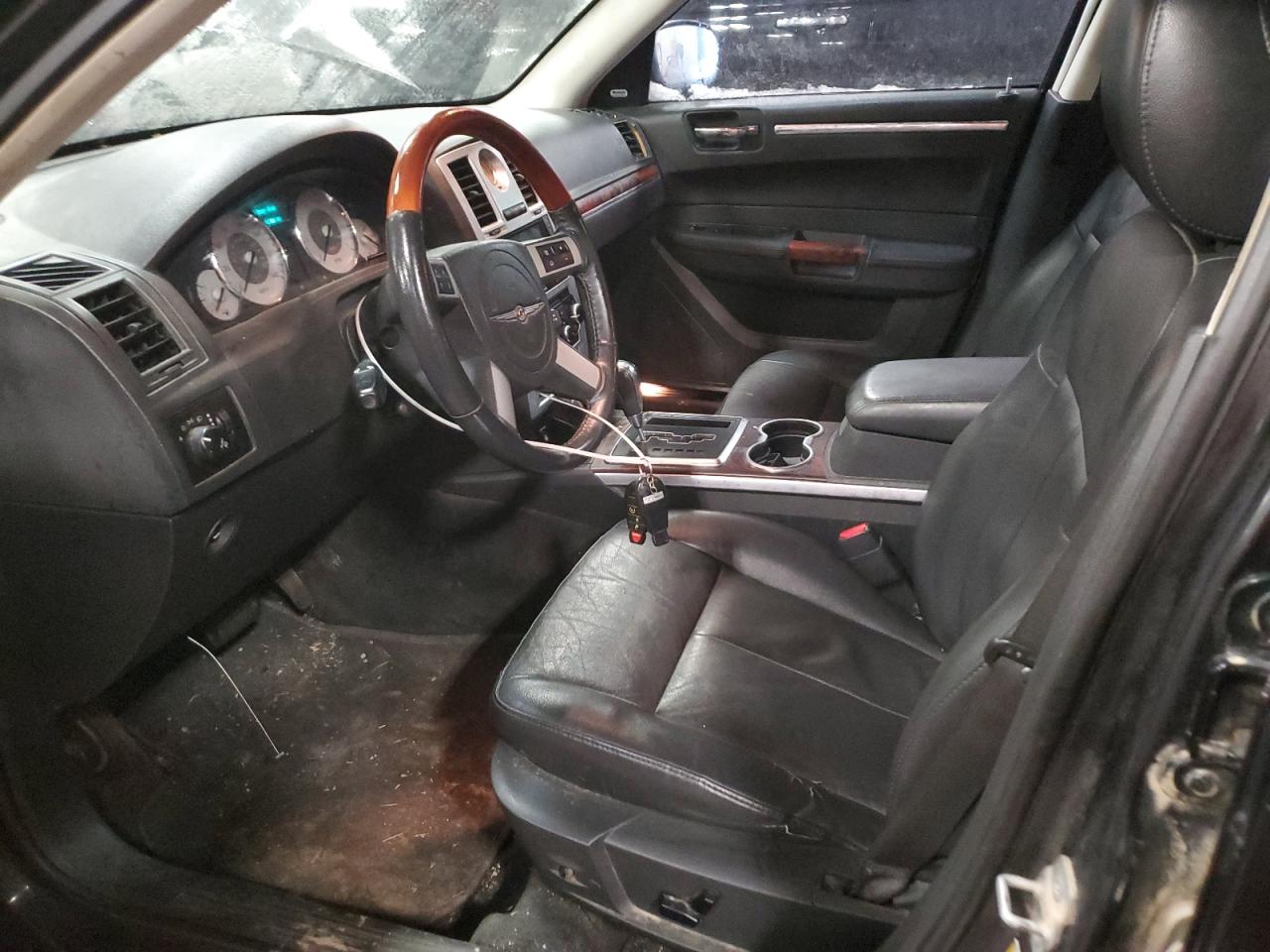 2010 Chrysler 300 - Image 7