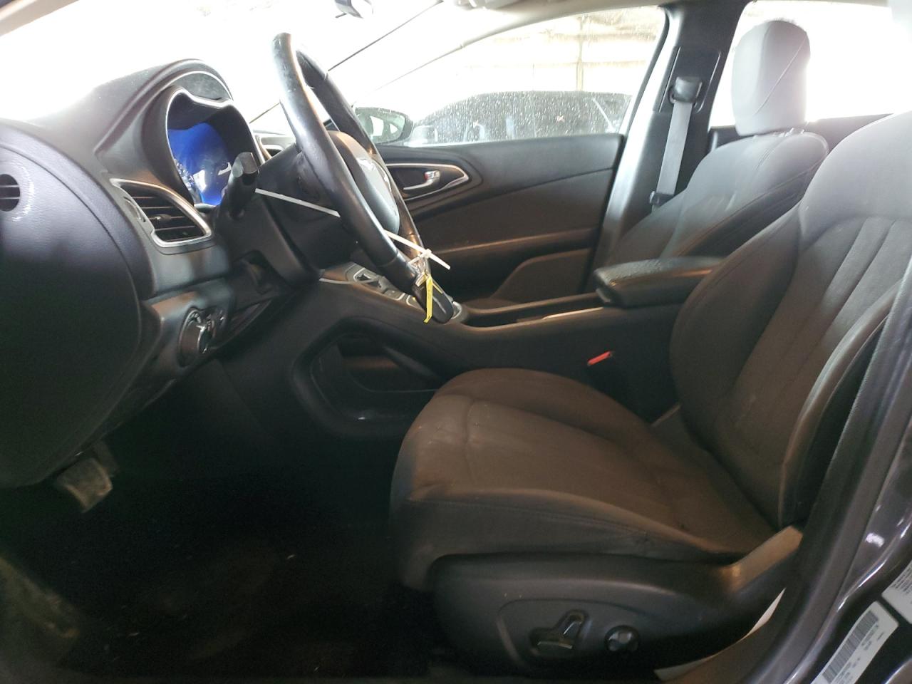 2015 Chrysler 200 - Image 7