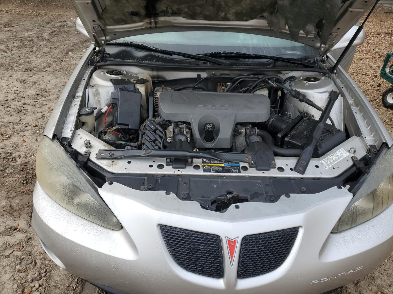 2006 Pontiac Grand Prix - Image 11