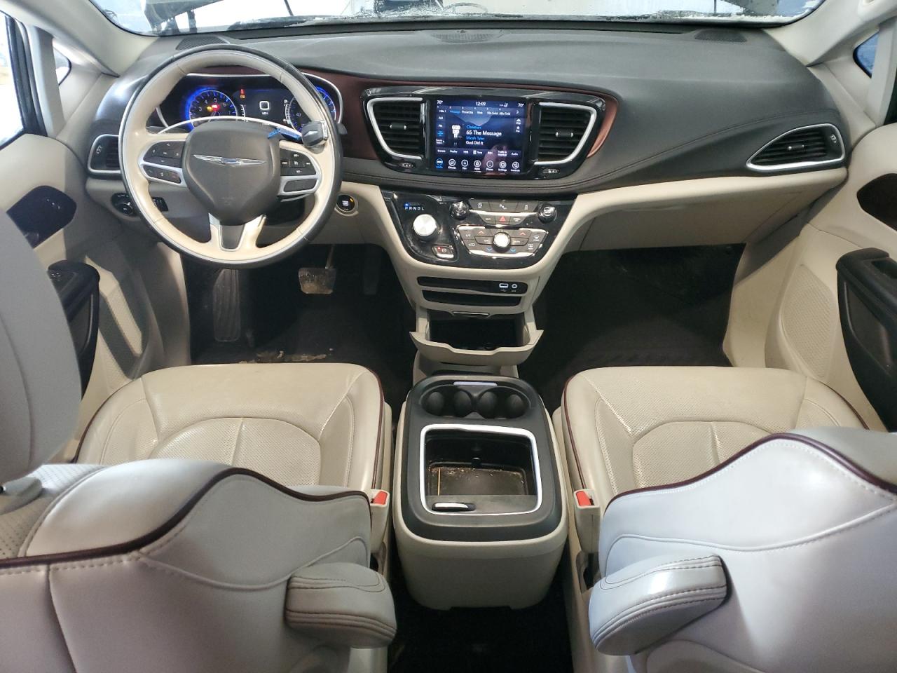 2019 Chrysler Pacifica - Image 8