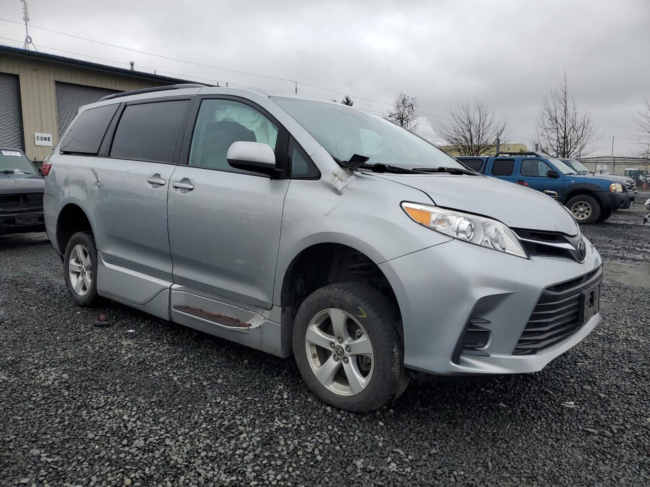 2020 Toyota Sienna - Image 4