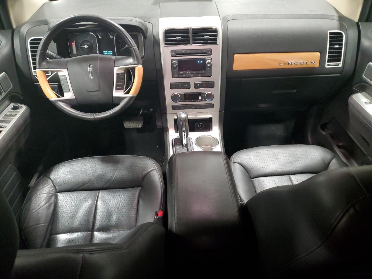 2010 Lincoln MKX - Image 8