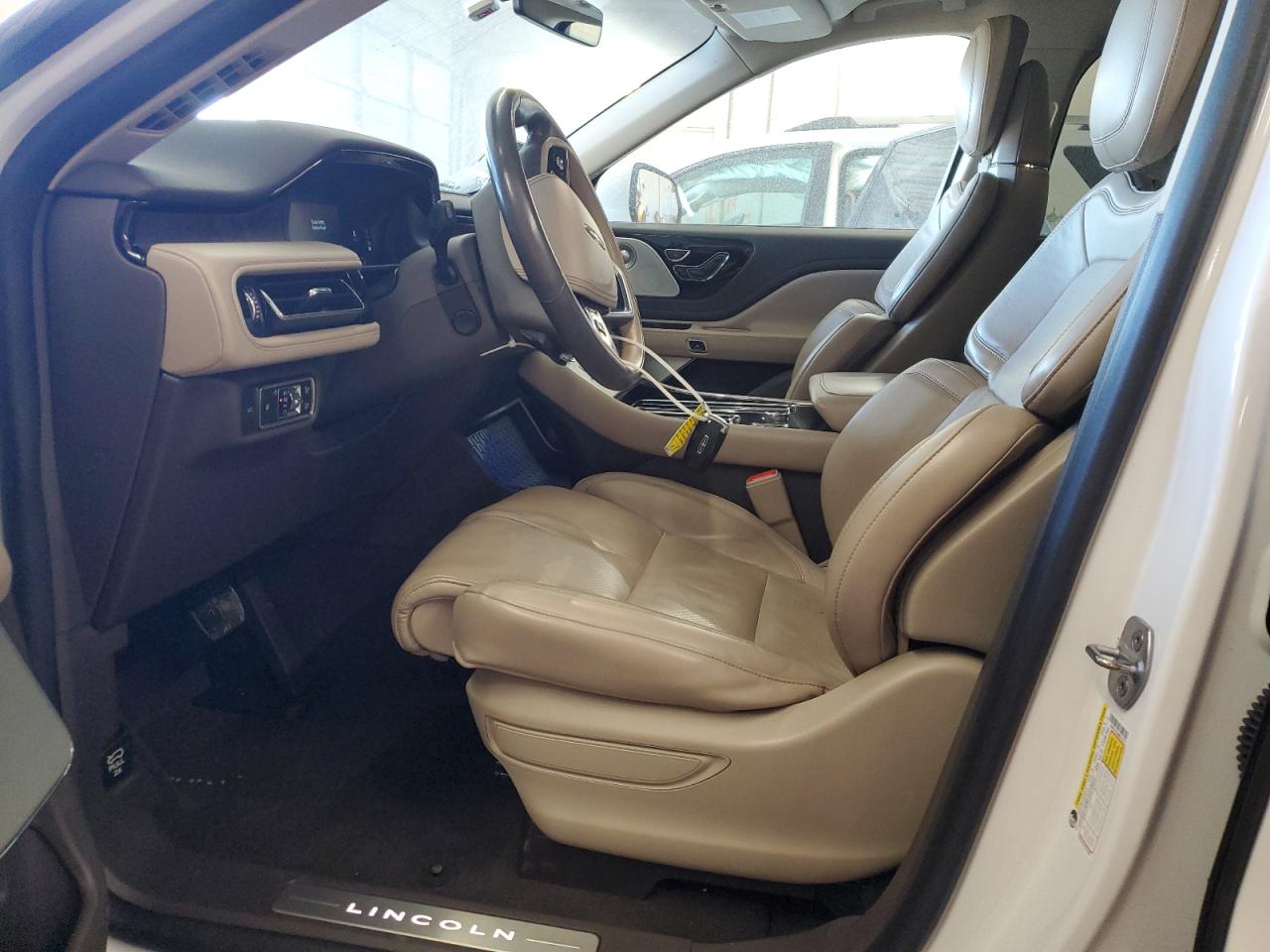 2021 Lincoln Aviator - Image 7