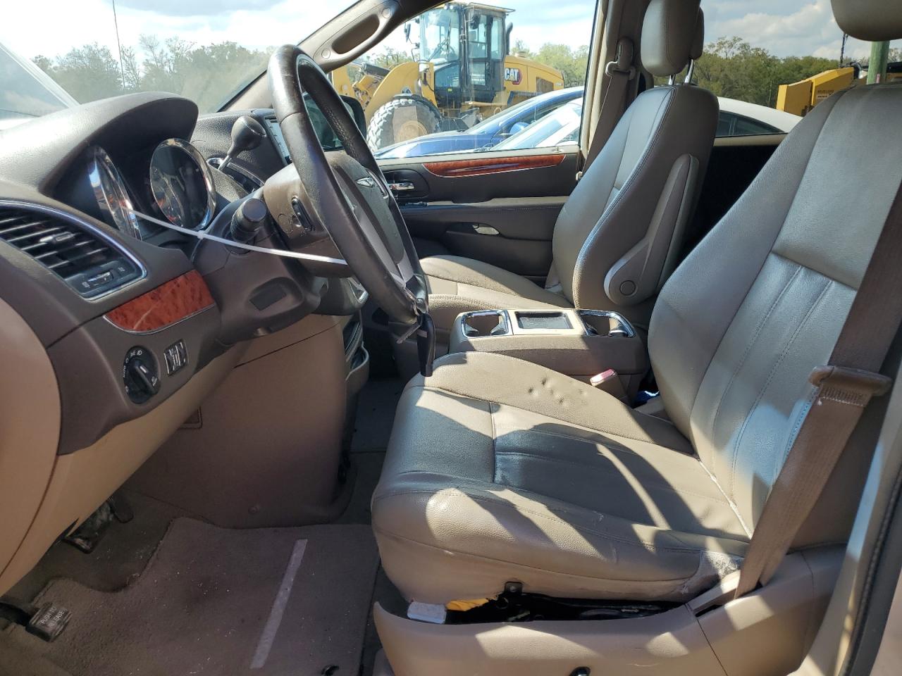 2014 Chrysler Town & Country - Image 7