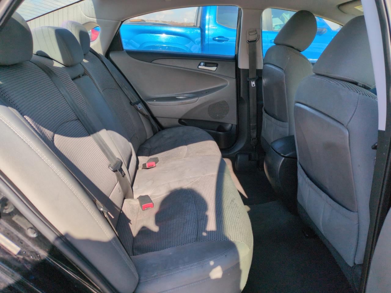 2011 Hyundai Sonata - Image 10