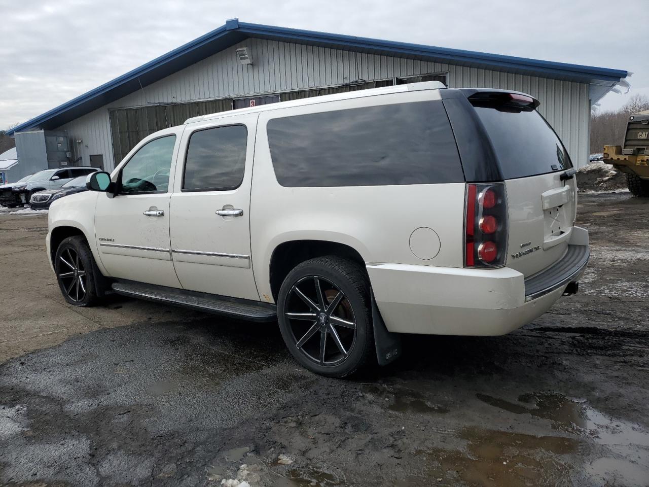 2013 GMC Yukon - Image 2