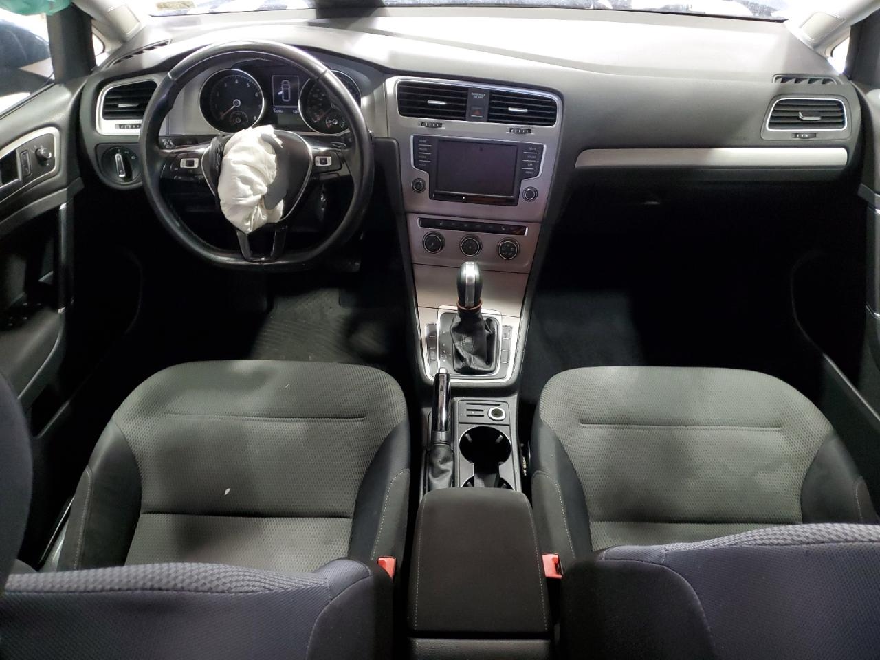 2017 Volkswagen Golf - Image 8