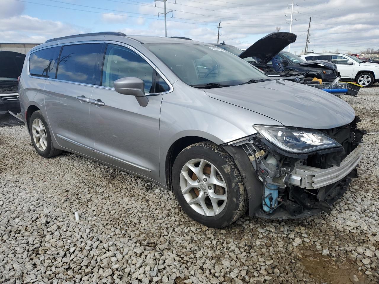 2017 Chrysler Pacifica - Image 4