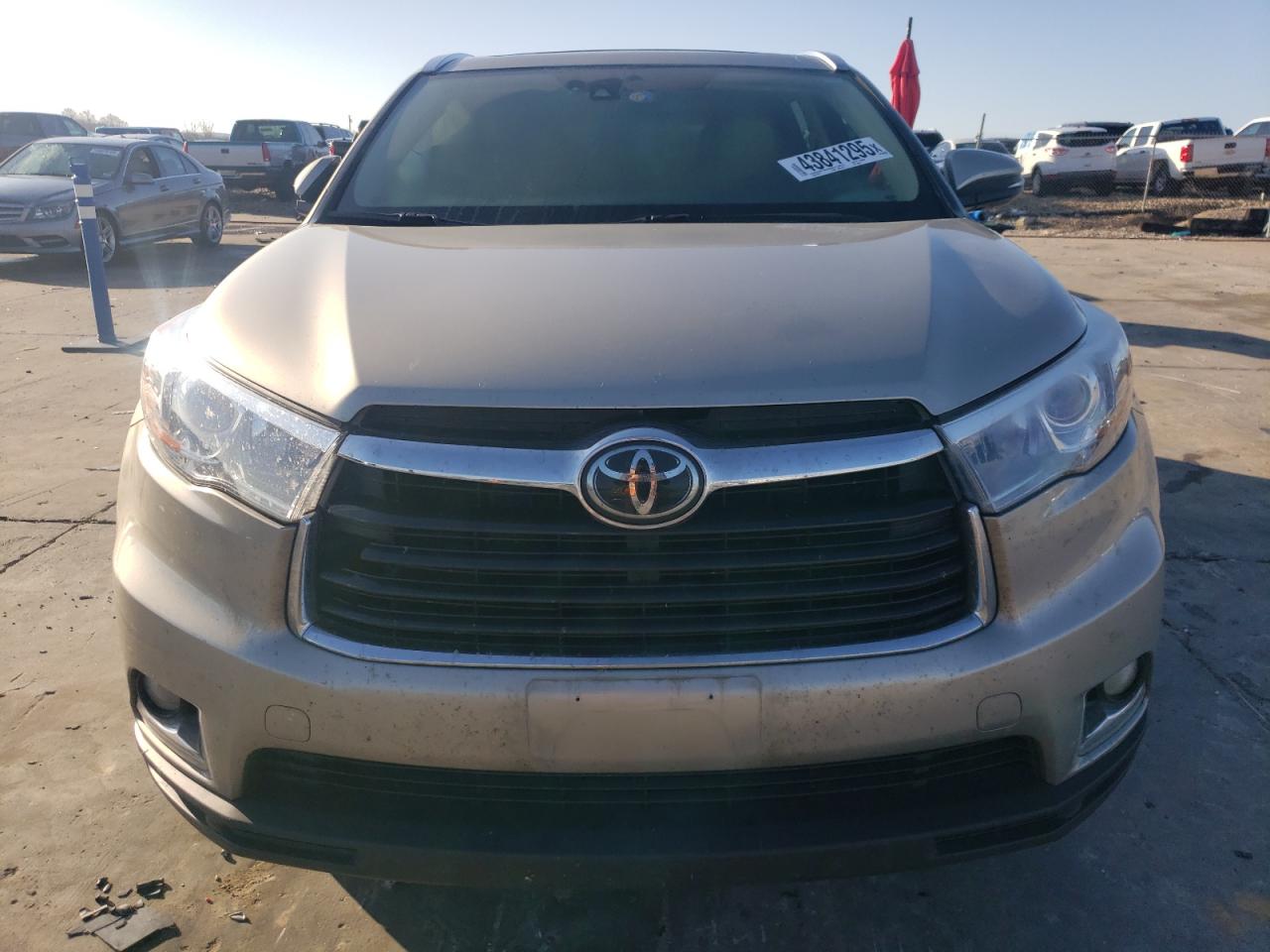 2016 Toyota Highlander - Image 5