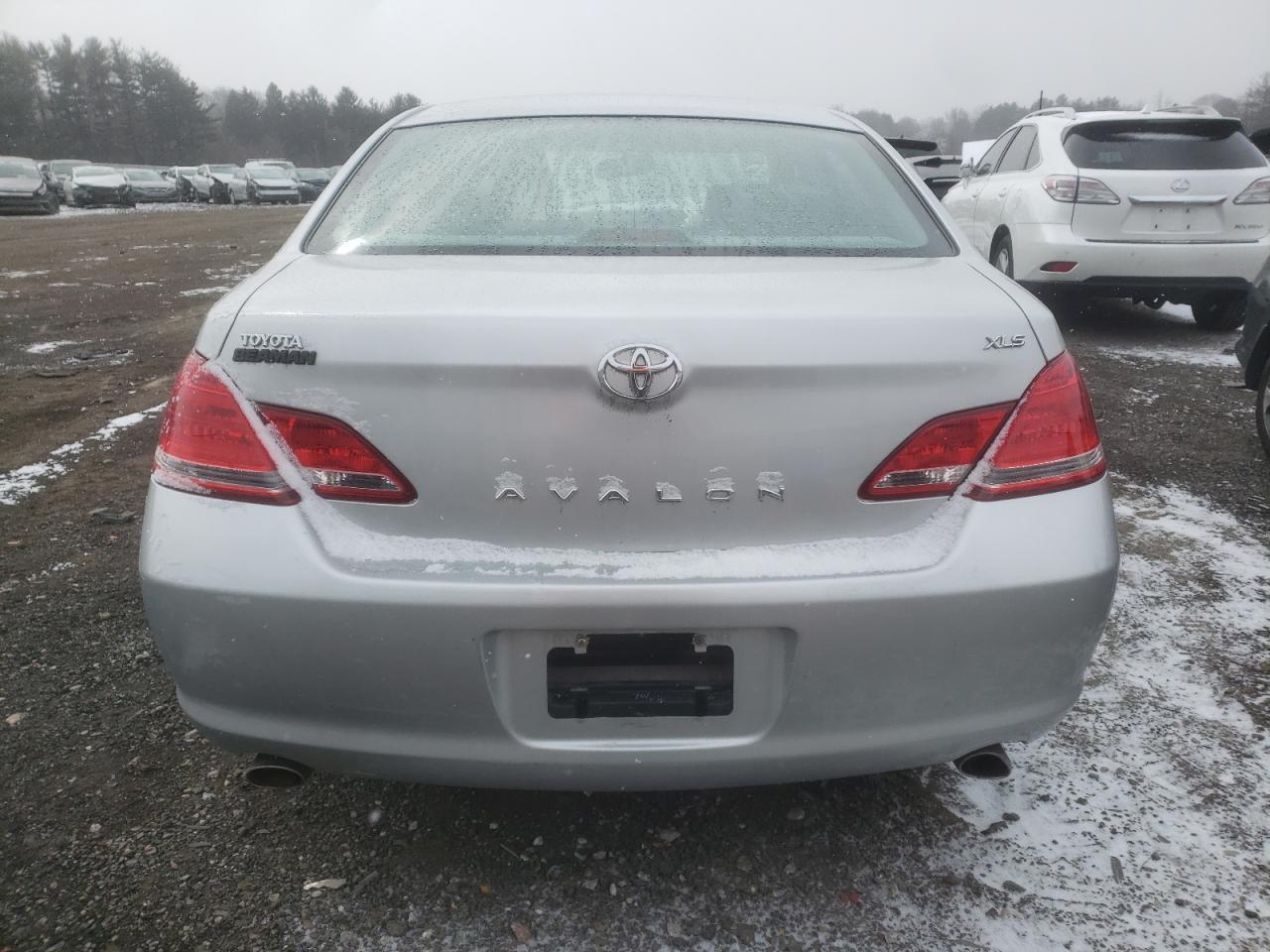 2005 Toyota Avalon - Image 6