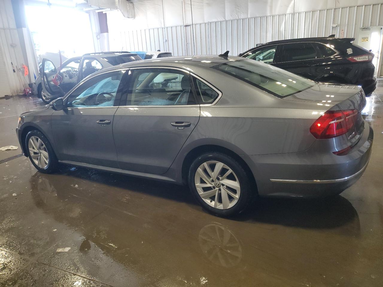 2018 Volkswagen Passat - Image 2